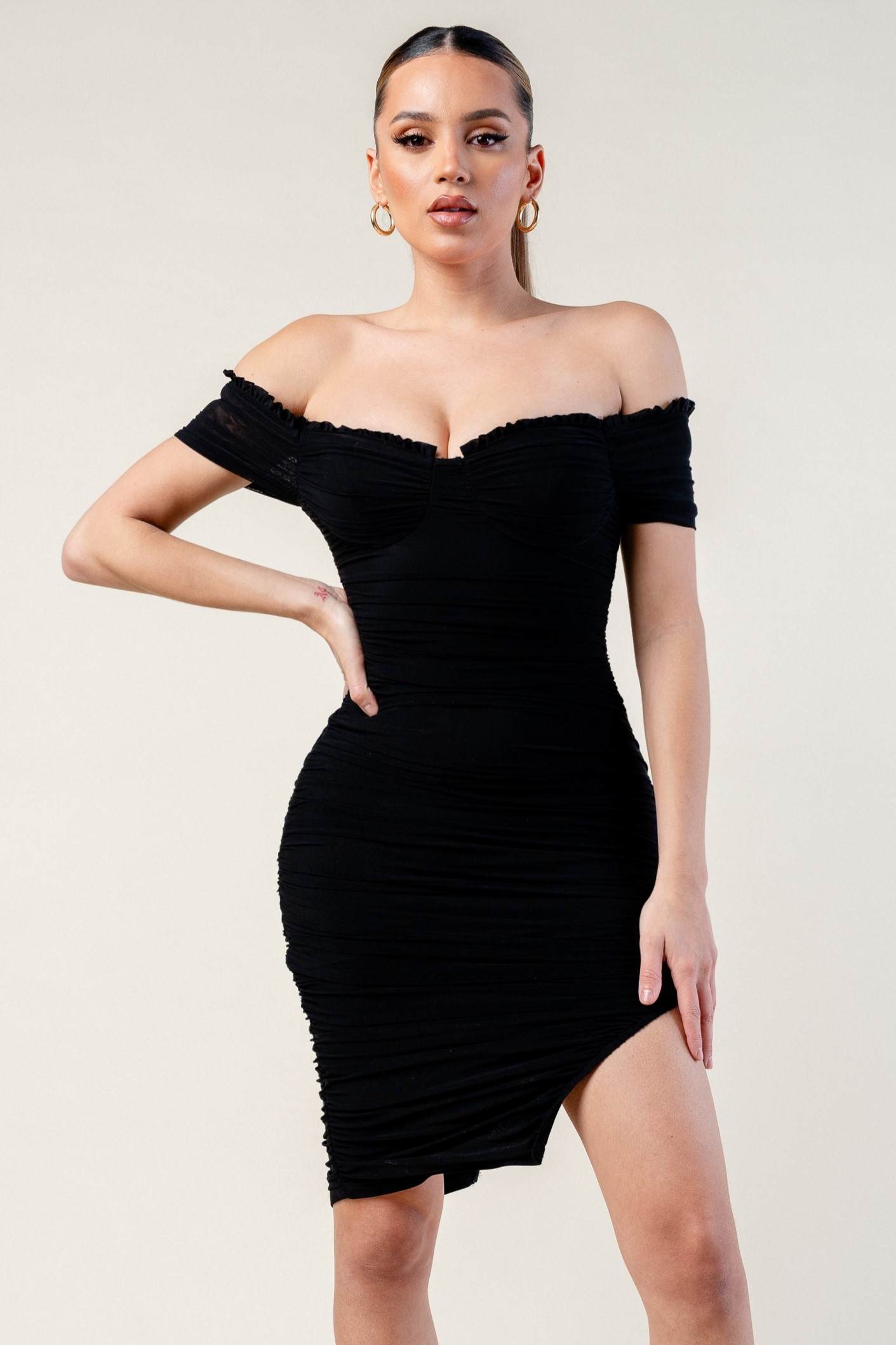 Robe à épaules dénudées