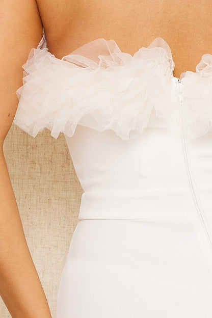 Robe sophistiquée à épaules dénudées